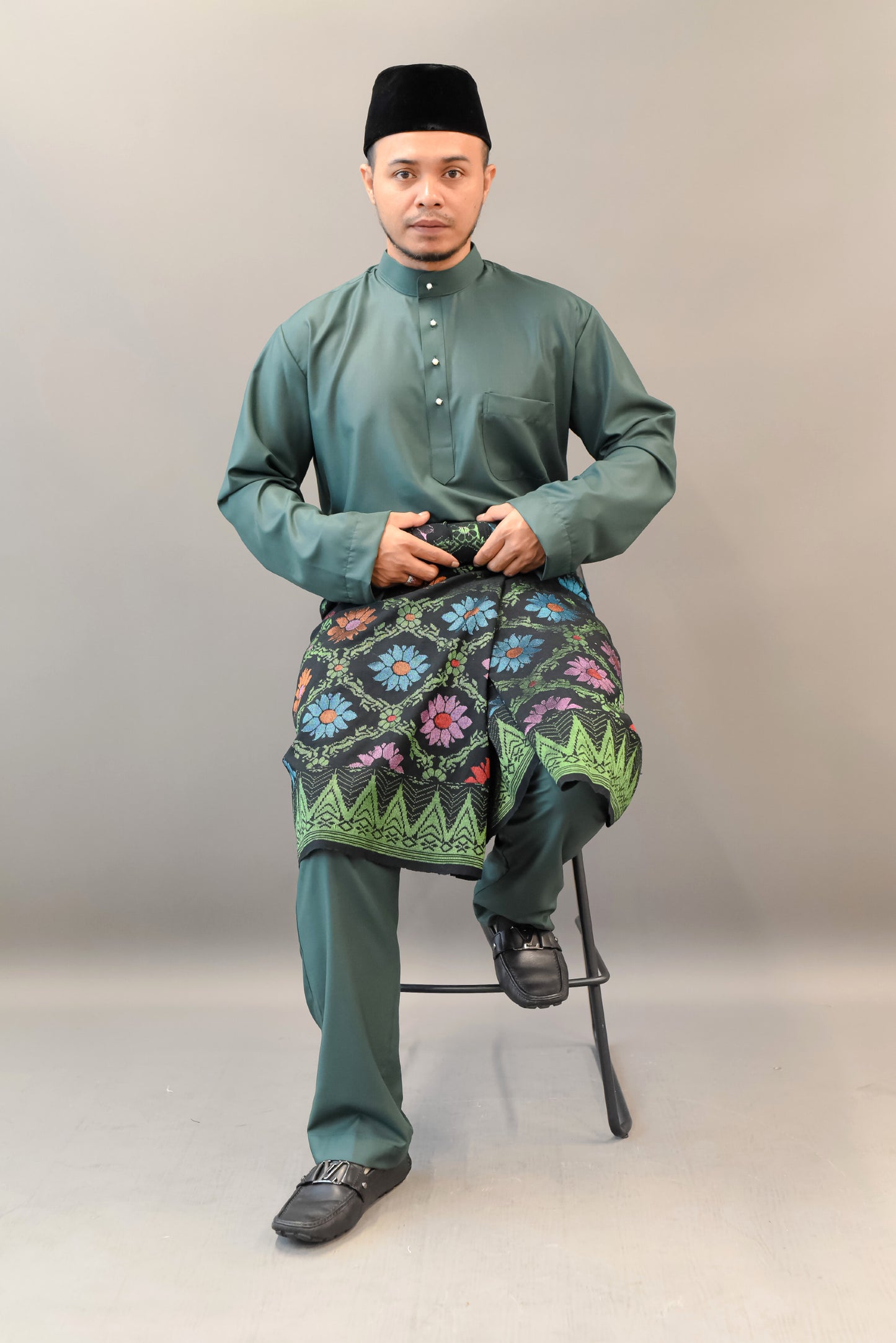 Baju Melayu Cekak Musang in Emerald Green