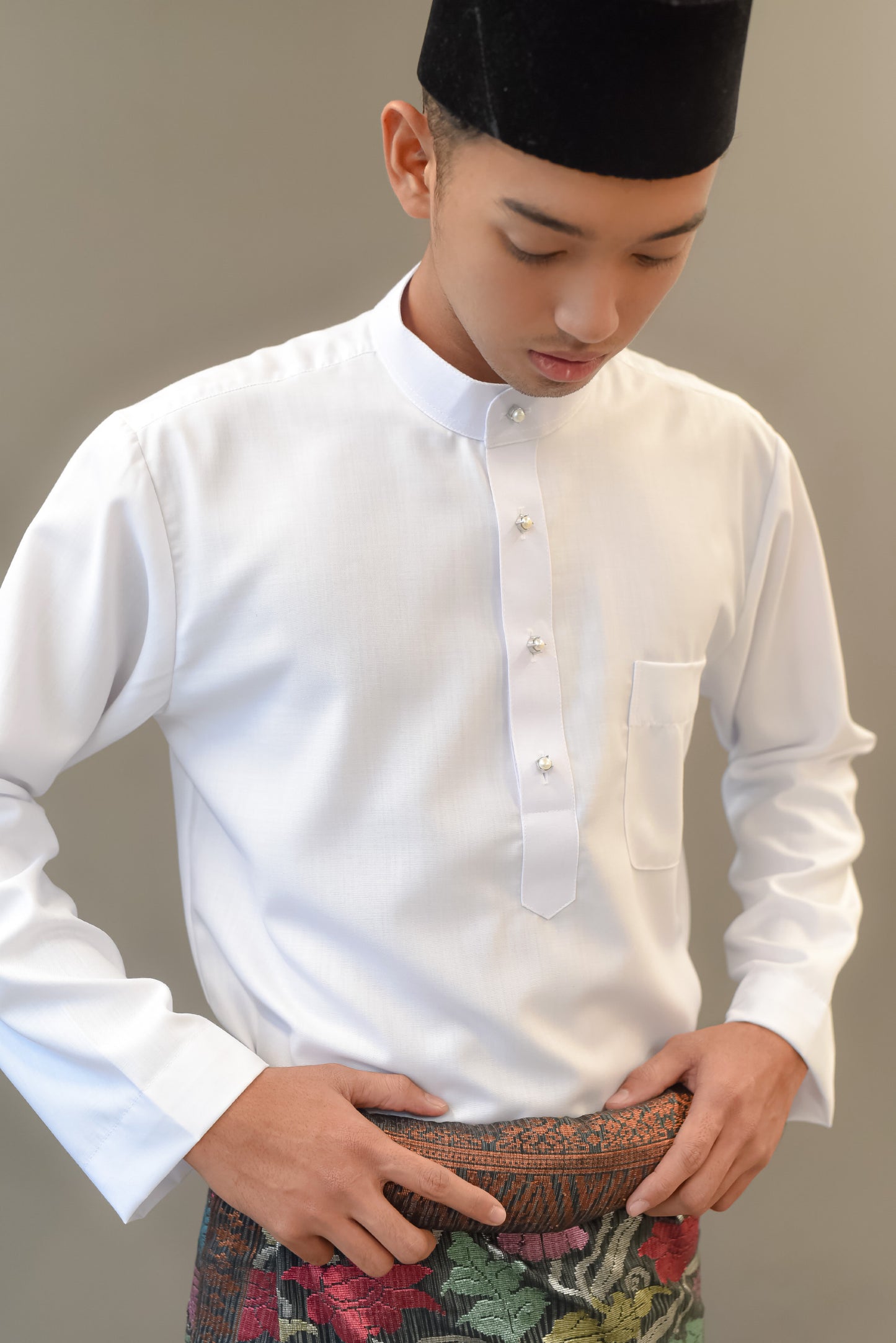 Baju Melayu Cekak Musang in White