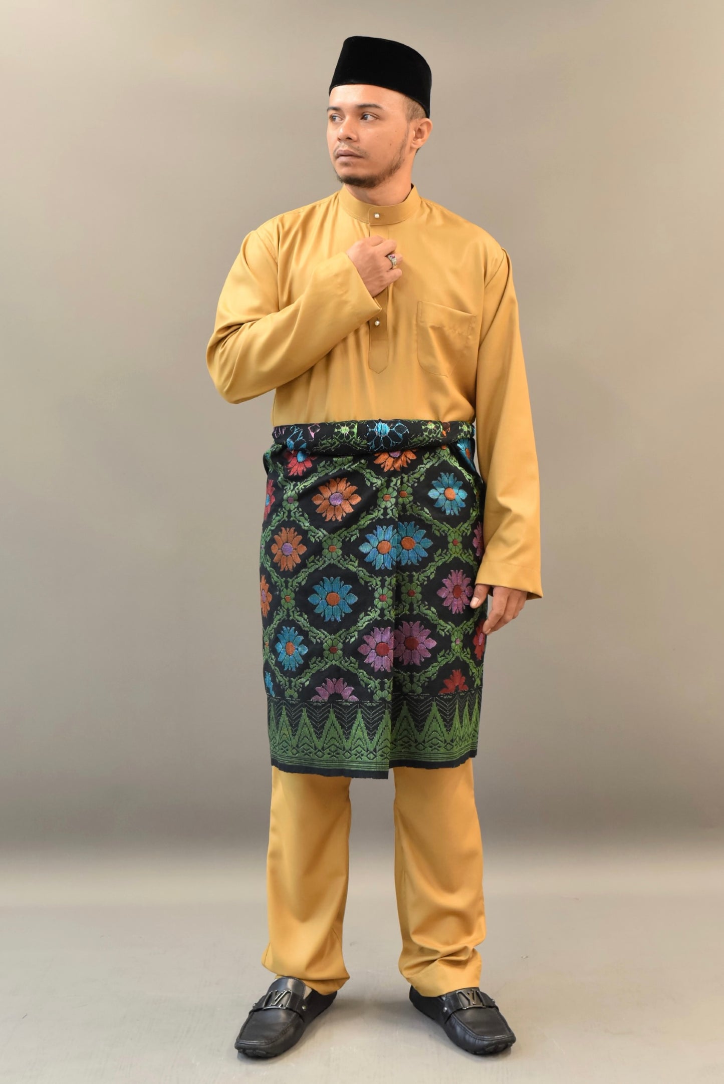 Baju Melayu Cekak Musang in Gold